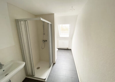 2 Zimmer Wohnung Bad / Toilette