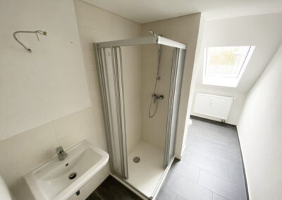 2 Zimmer Wohnung Bad / Toilette