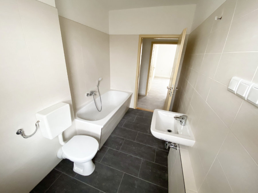 3 Zimmer Wohnung Bad / Toilette